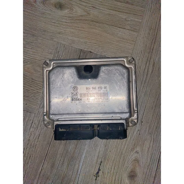 Computadora Ecu Ecm Motor 2.5l Vw Bora 06-10 Aut 06a906032qe