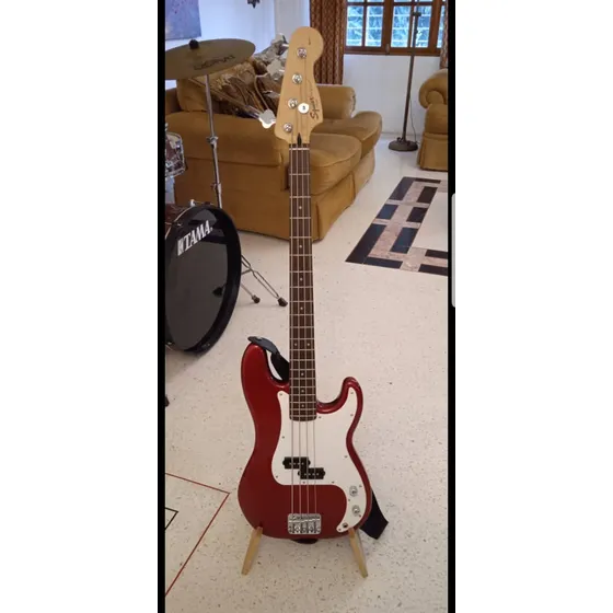 Bajo Fender Squier P-bass