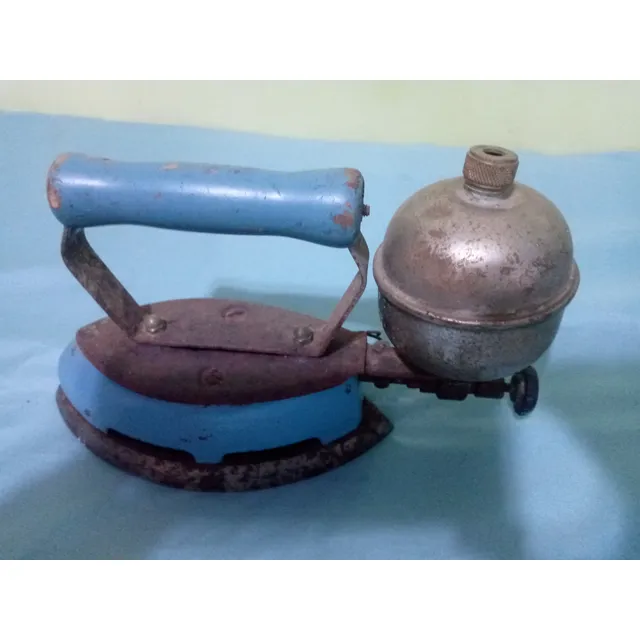 Plancha Antigua A Gasolina  Marca Coleman De Coleccion