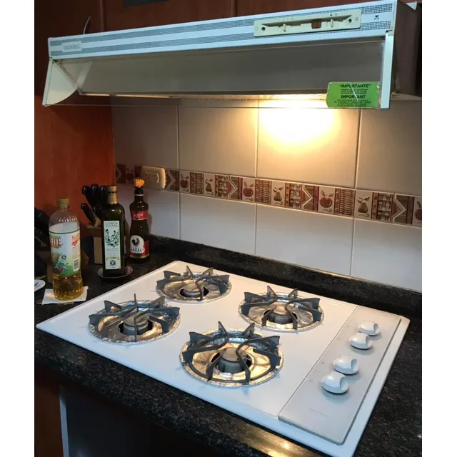 Tope Cocina Kenmore + Campana Empotrable Tecnolam Blanco