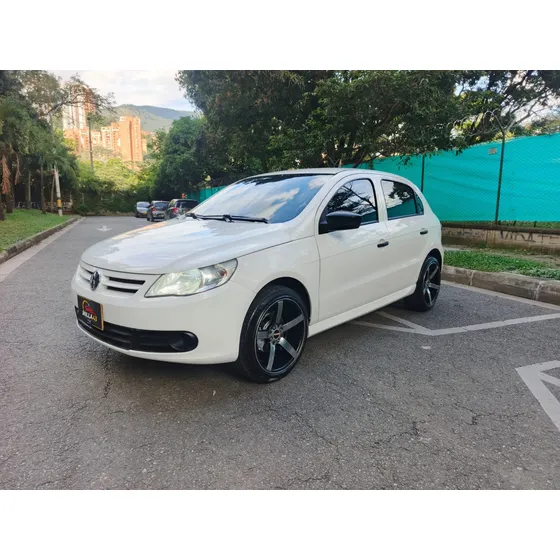 Volkswagen Gol 1.6 Trendline Rin 17” Dvd Luces Led