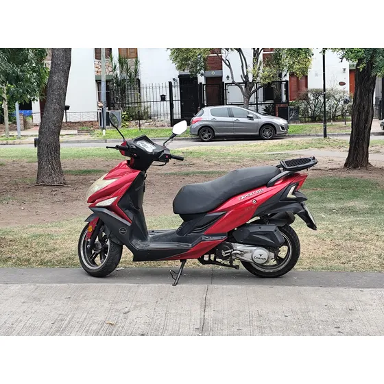 Corven Expert 150 , Color Rojo, 14.000km, Único Dueño.