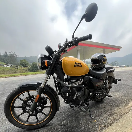 Royal Enfield Meteor 350 - 2025 (solo 4.800+ Km)
