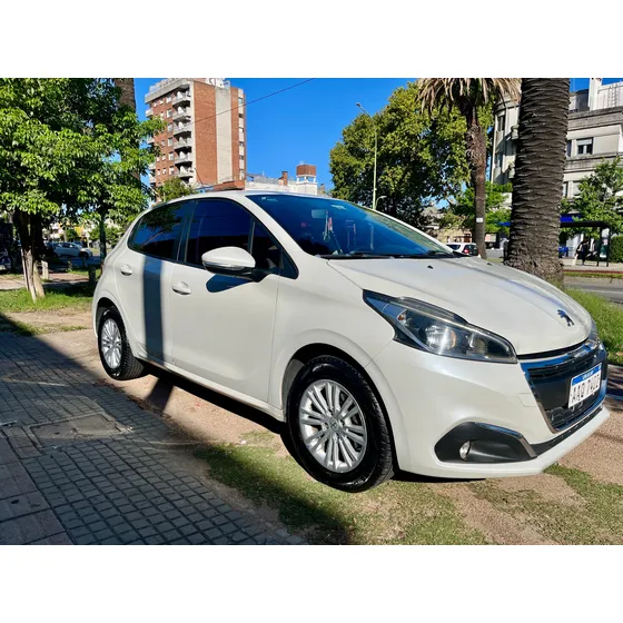 Peugeot 208 Allure 1.5 Mt5