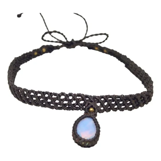 Collar Amuleto Macramé  Piedra Luna .- Choker