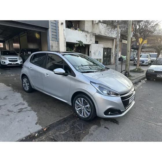 Peugeot 208 1.6 Feline