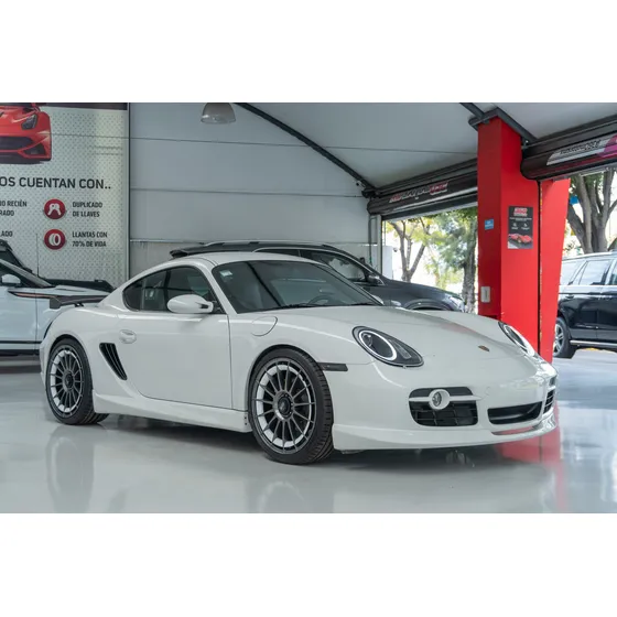 Porsche Cayman Coupé At