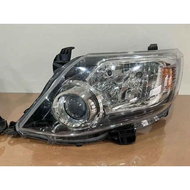Faro Delantero Izquierdo Toyota Fortuner 12-15 Depo