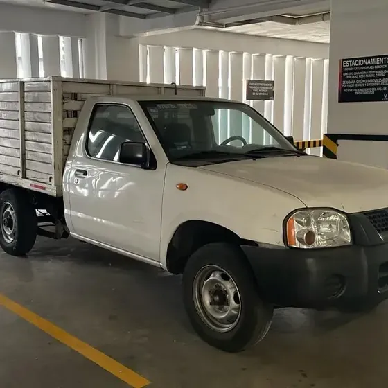 Nissan Np300 2015 2.4 Estacas Dh Mt