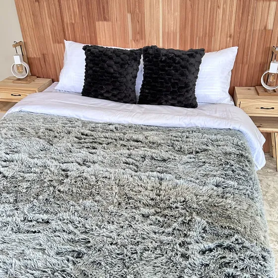 Frazada Premium Pelo Largo Queen 240x220 Doble Faz Corderito Gris Oscuro Pelo Largo