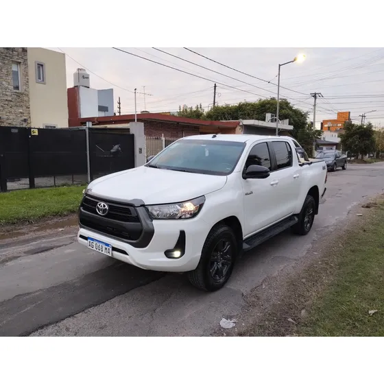 Toyota Hilux Pick-up 2.8 Cd Sr 204cv 4x4