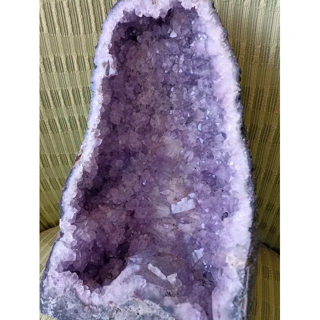 Espectacular Geoda De Amatista En Forma De Gruta O Capilla