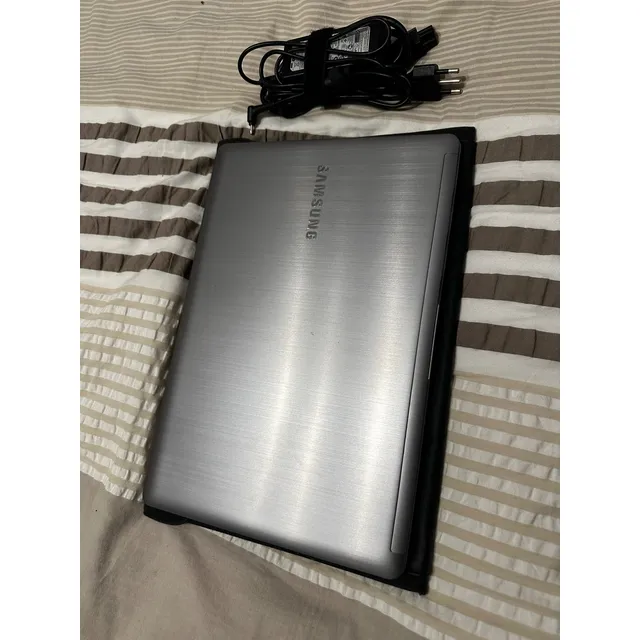 Samsung Ultrabook Intel I5 Touchscreen Gris
