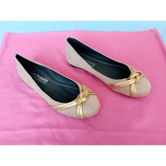 Zapatillas De Dama Casuales Beige Nuevas