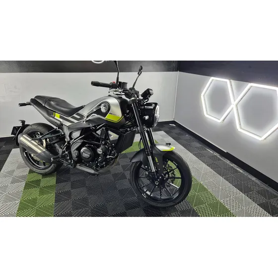 Benelli Leoncino 250cc, Modelo 2023 Color Gris, Único Dueño,