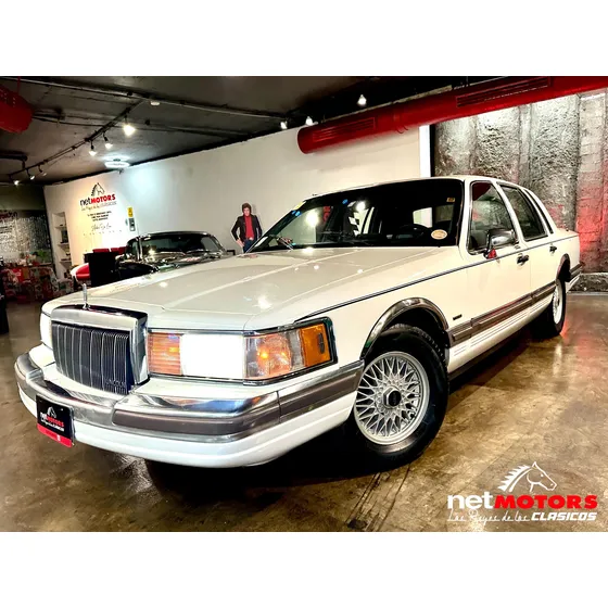 Lincoln Town Car 1990
