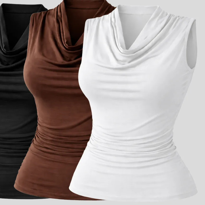 Kit com três blusas regatas femininas de gola boba em suplex, nas cores preta, marrom e branca, dispostas lado a lado em fundo neutro.