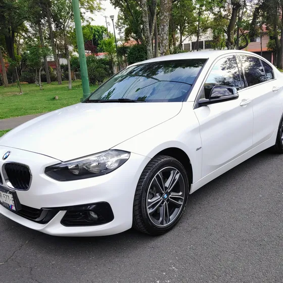 BMW Serie 1 2019 118i 1.5 Turbo 4p Sport Line