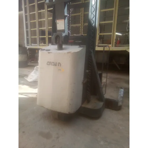 Montacargas Eléctrico  O Apilador  Crow Sm - Usado, 2.5 Ton.