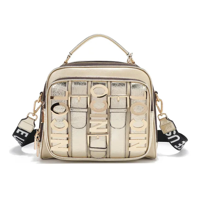 Bolsa Multifuncional Nicole Lee C/cinturon De Hebilla Ss25 Acabado de los herrajes Níquel Color Dorado Correa de hombro Gold Diseño de la tela Lisa