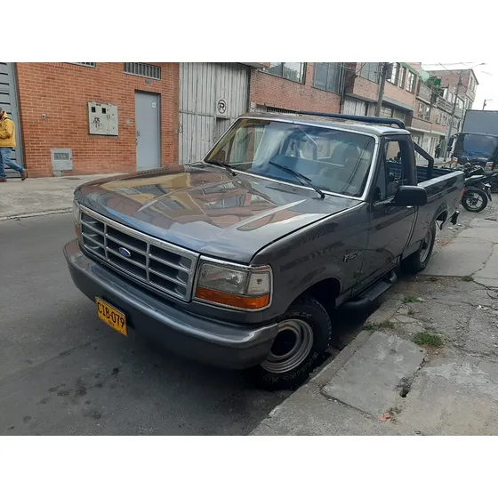 Ford F-150 5.0 Xlt 4x2
