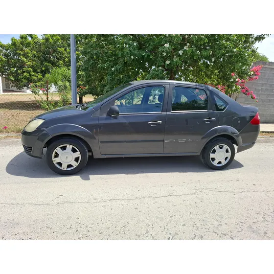 Ford Fiesta 1.6 First 5vel Sedan Mt