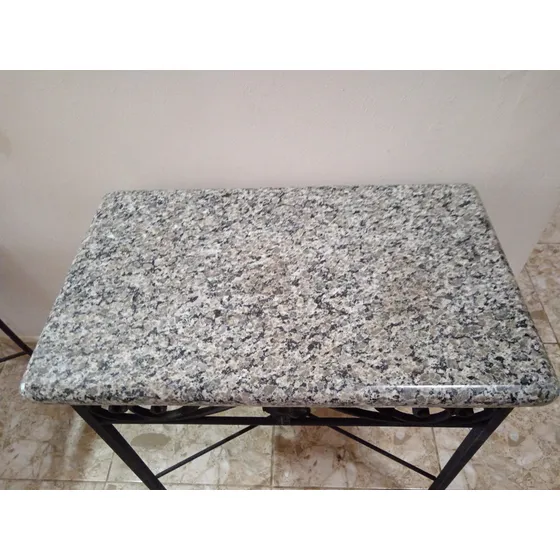 Mesa Auxiliar En Hierro Forjado Y Tope De Granito.