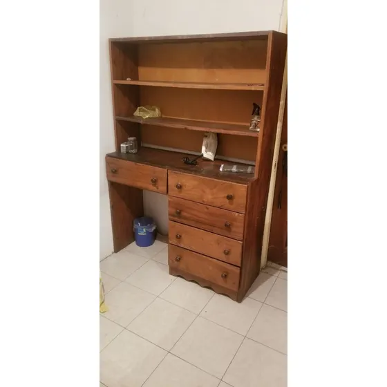 Módulo De Biblioteca Usada Hecha En Madera De Samán 