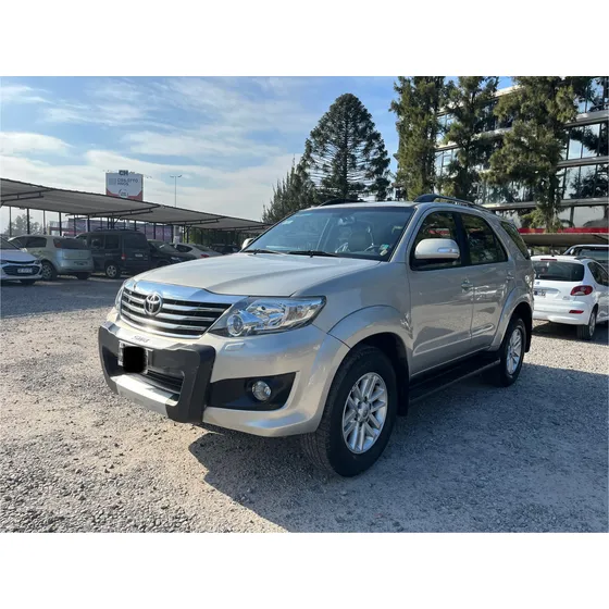 Toyota Hilux Sw4 2.7 Srv Cuero Vvti 4x2 4at 5 Asientos