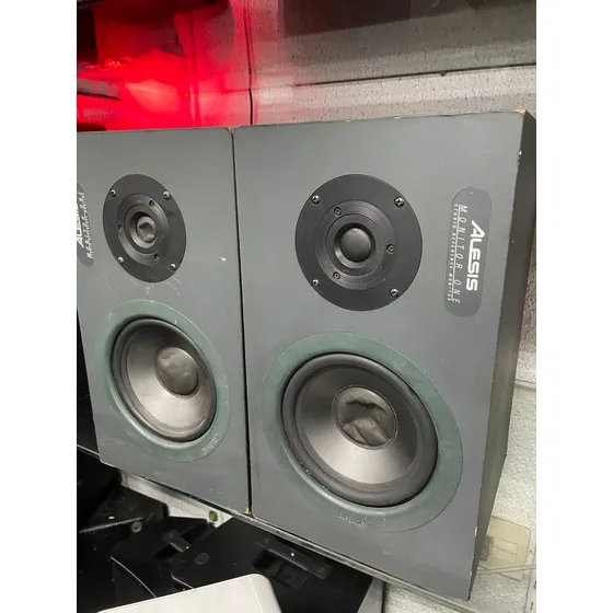 Par De Monitores De Audio Alesis Monitor One Excelentes