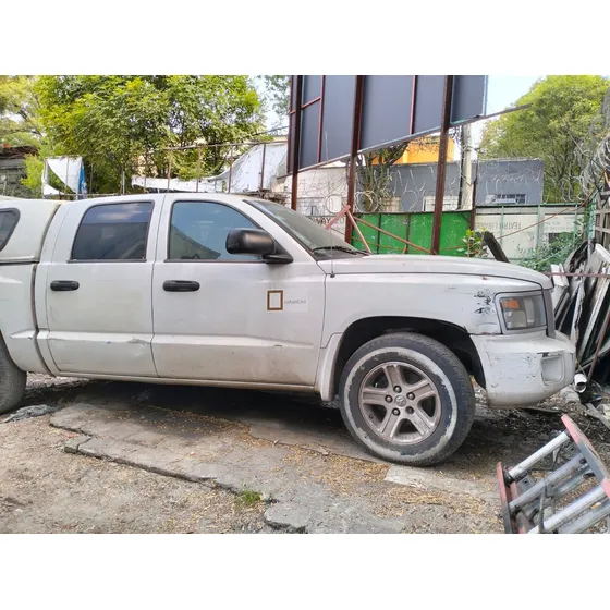 Dodge Dakota Slt Crew Cab 4x2 At