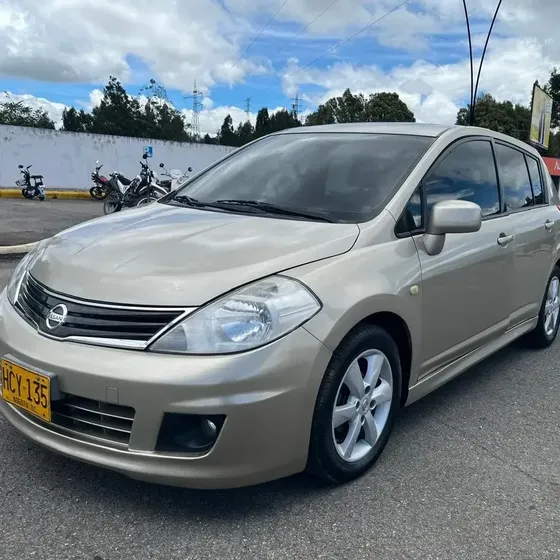Nissan Tiida 2013 1.8 Visia 5 P