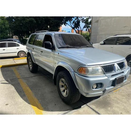 Mitsubishi Montero Montero Sport G