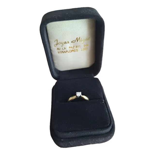 Anillo De Oro Con Joya De Diamante