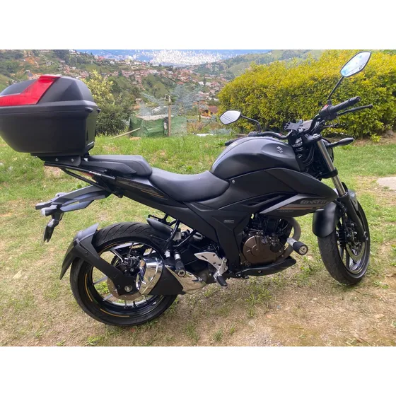 Hermosa Gixxer Suzuki 250 Mate