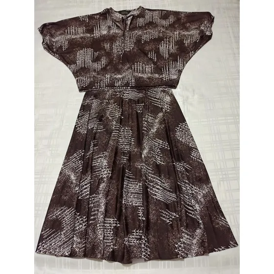 Conjunto De Blusa Y Falda Para Dama Usado Económico Talla M