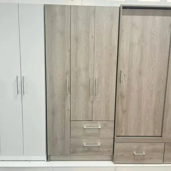 Casa Lista-clóset 3 Puertas 2 Gavetas- Cenizo