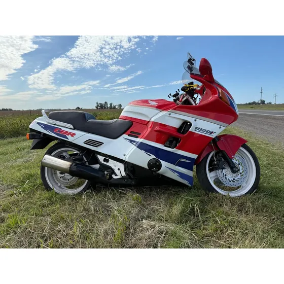 Honda Cbr 1000 F (sc24) Con Accesorios.