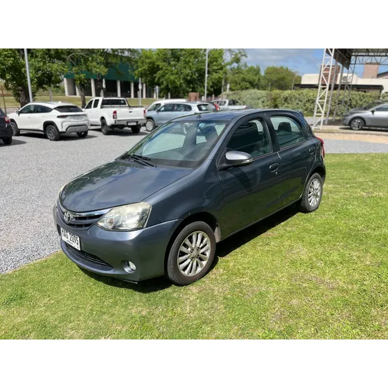 Toyota Etios 1.5 Full Hatch 2015