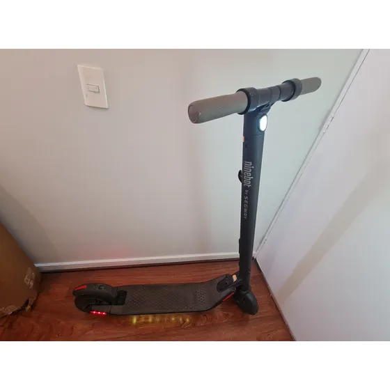 Scooter Eléctrico Plegable Ninebot Segway Es2, Color Negro