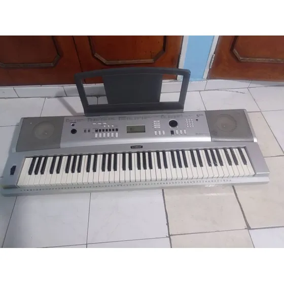 Teclado Yamaha Dgx 230 76 Teclas