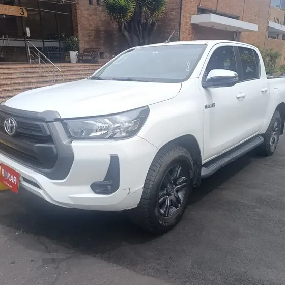 Toyota Hilux 2022 2.4 Diésel 4x4