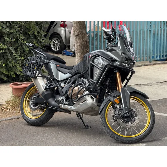 Versión Manual Con Suspensión Electrónica, Defensas Givi