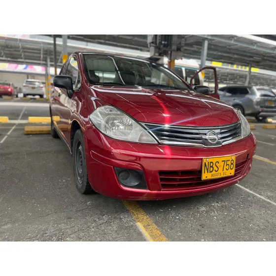 Nissan Tiida 1.8 Visia 5 P