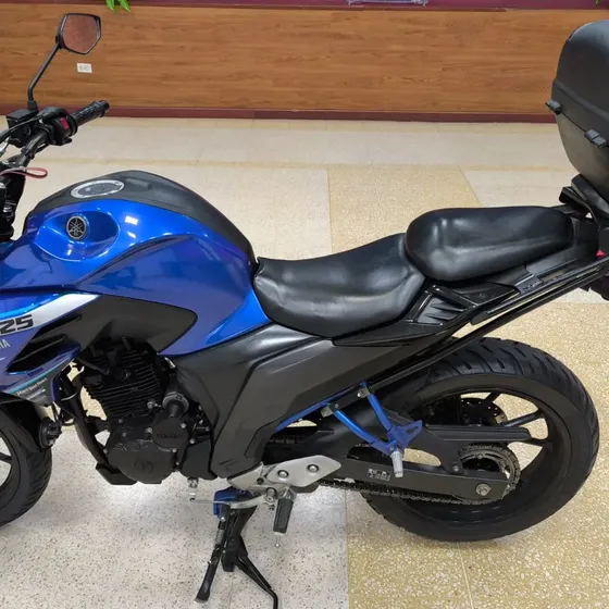 Yamaha Fz 250 Modelo 2023 Con Maletero Y Accesorios