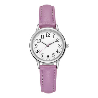 Reloj Con Correa De Piel Con Números Clásicos Y Modernos, De Reloj Con Correa De Piel Con Números Clásicos Y Modernos, De