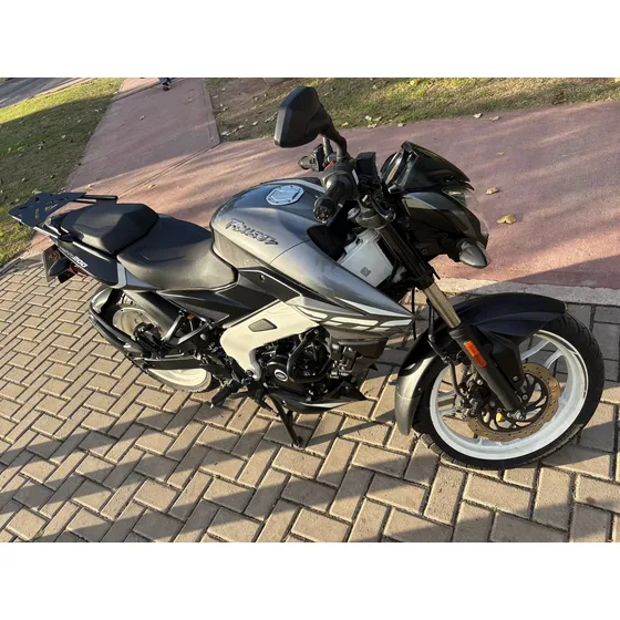 Rouser Ns 200