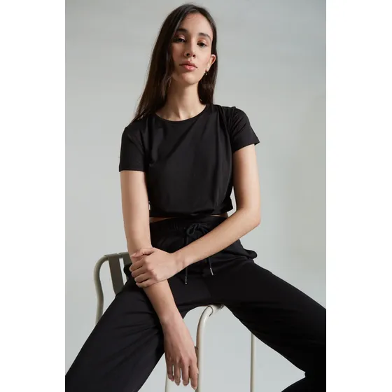 Remera Ajustada Escote Redondo Manga Corta Mujer Desiderata