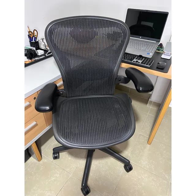 Silla De Escritorio Herman Miller Aeron Ergonómica Carbon Negro Malla