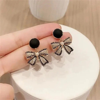 Pendiente De Estilo Hong Kong Con Diseño De Nudo De Mariposa Pendiente De Estilo Hong Kong Con Diseño De Nudo De Mariposa